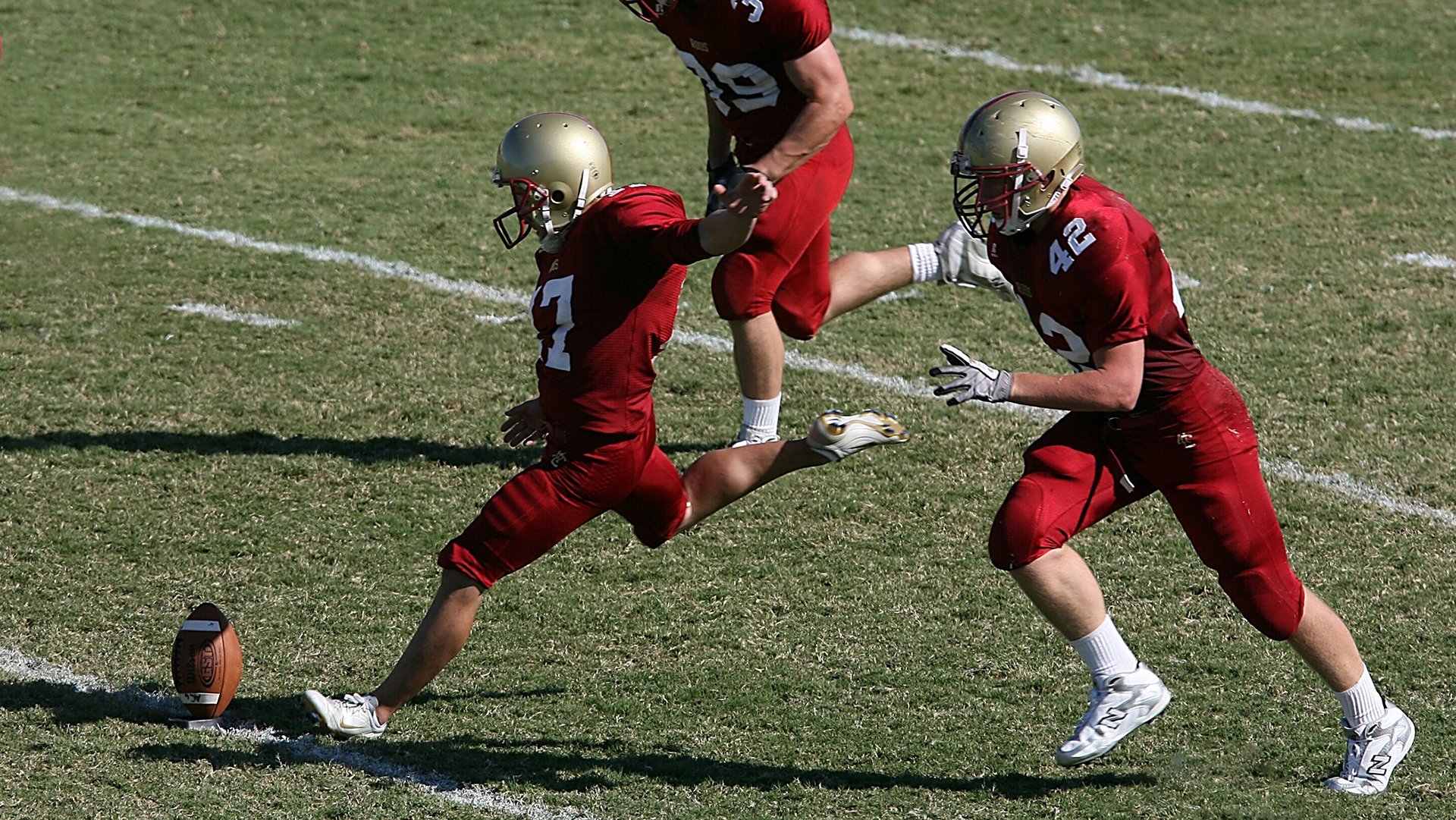 利物浦新阵容开始找回状态，防线漏洞逐步修复，利物浦主力首发阵容